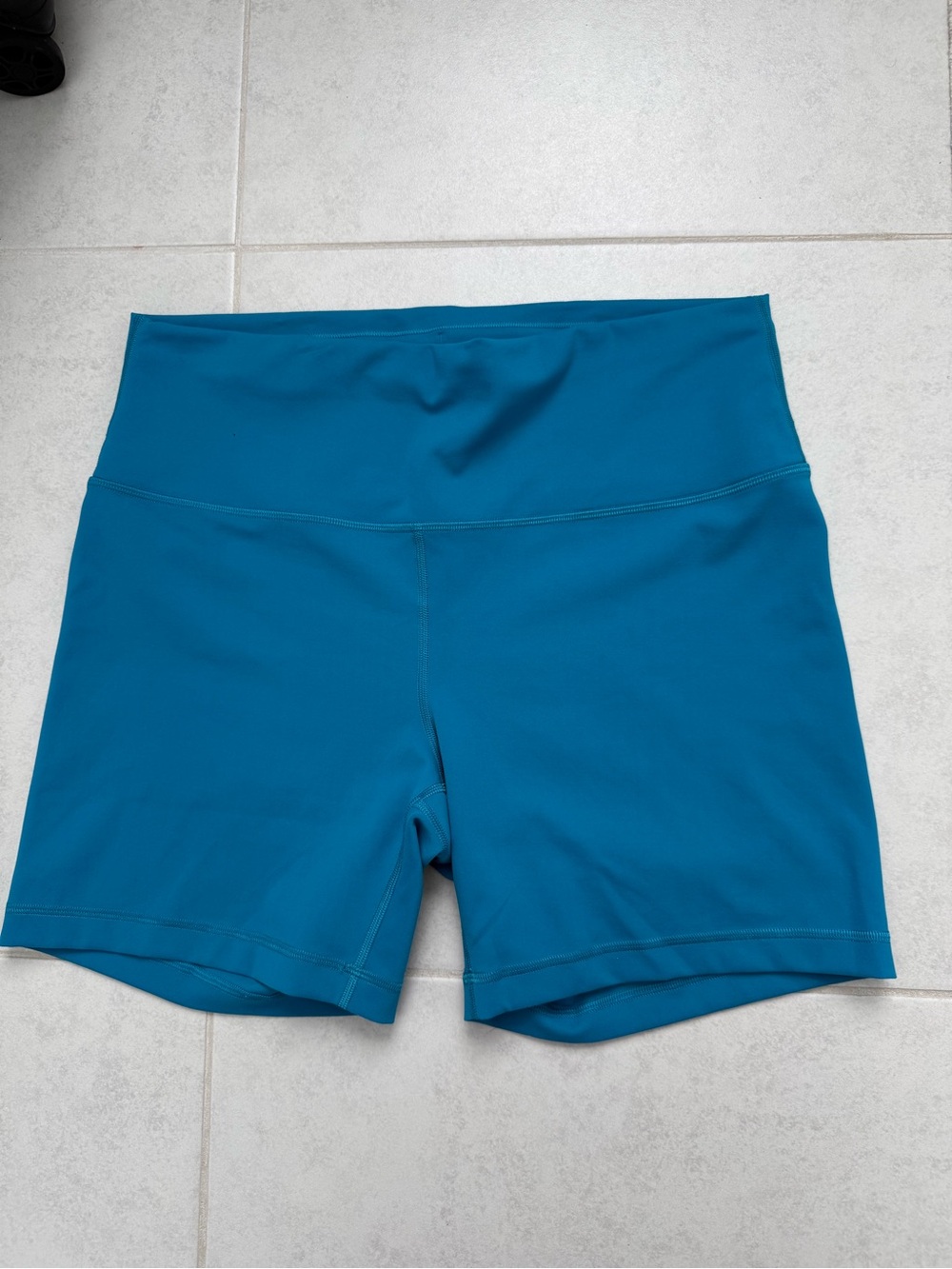 Lululemon Wunder Train shorts 6inch